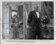 1982 Press Photo Albert Finney and Aileen Quinn star in "Annie." - lrx85899