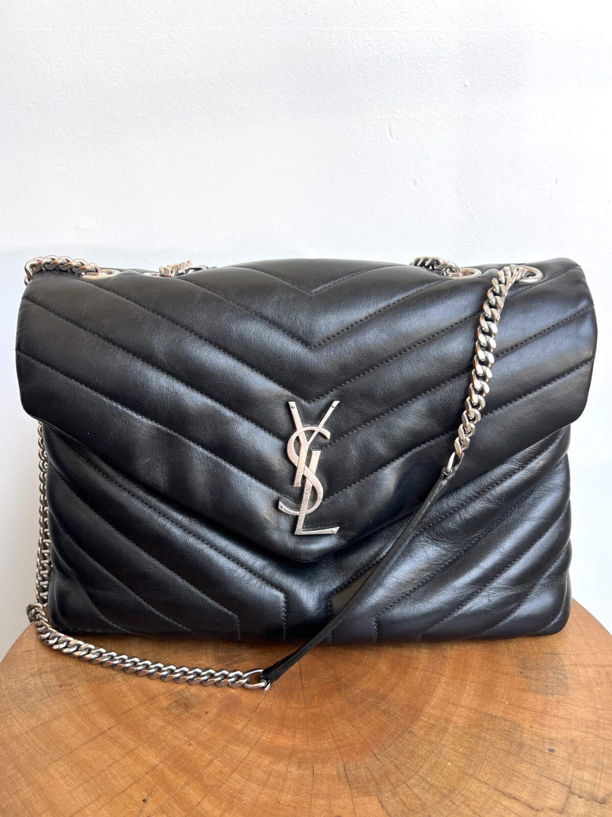 Borsa a tracolla media SAINT LAURENT Loulou in pelle nera trapuntata matelassé