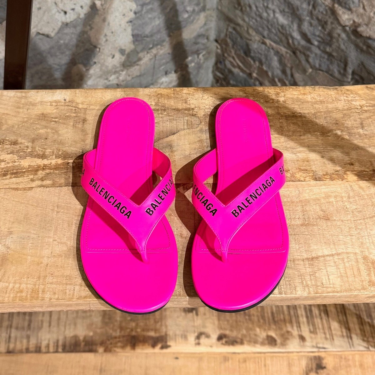 Balenciaga Neon Pink Leather Logo Thong Sandals - 36 IT | eBay