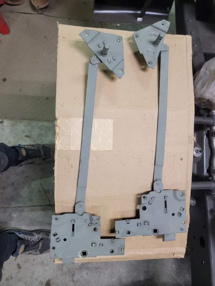 1948 To 1952 Ford Truck 5 Star Door Latches F1 F2 F3 F4 F5 F6 F7 F8 OEM - Imagem 2 de 4