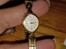 ELGIN LADIES 23 JEWEL GOLD FILLED WRISTWATCH 1960 shock resistant S4B