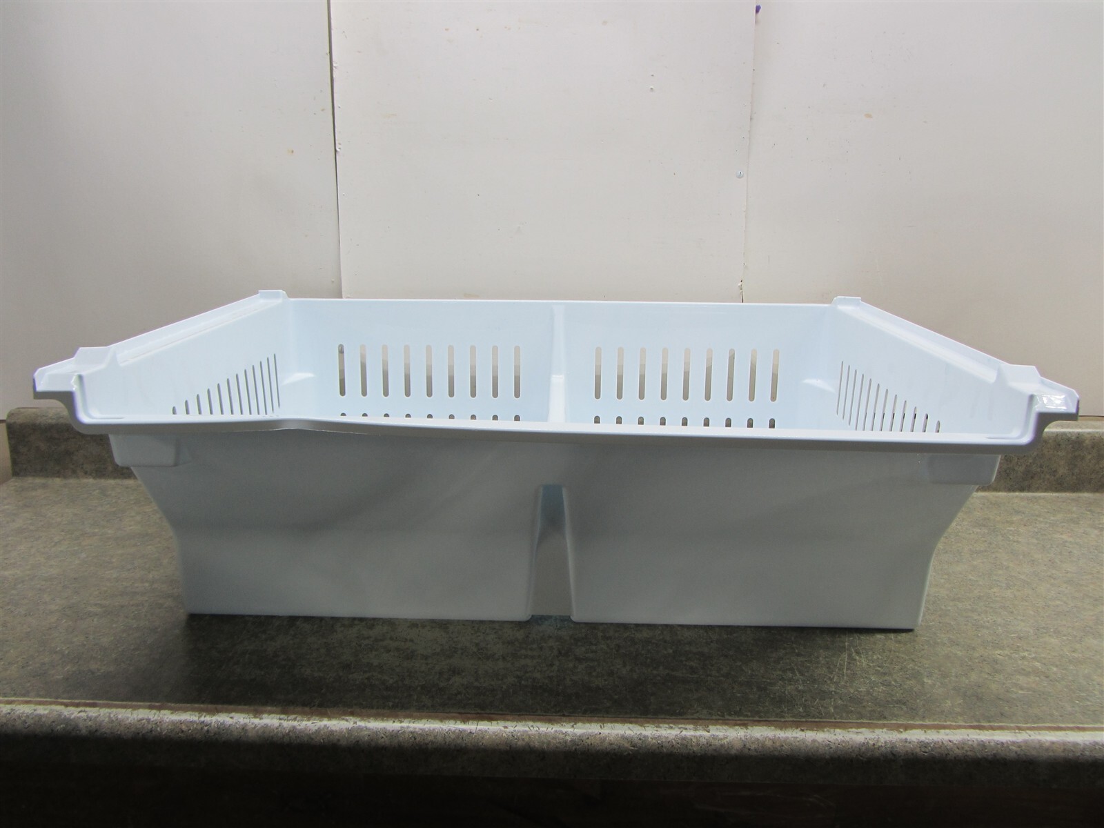 MIDEA REFRIGERATOR FREEZER BASKET 31 1/4 X 22 3/8 PART # MRF29D6AST