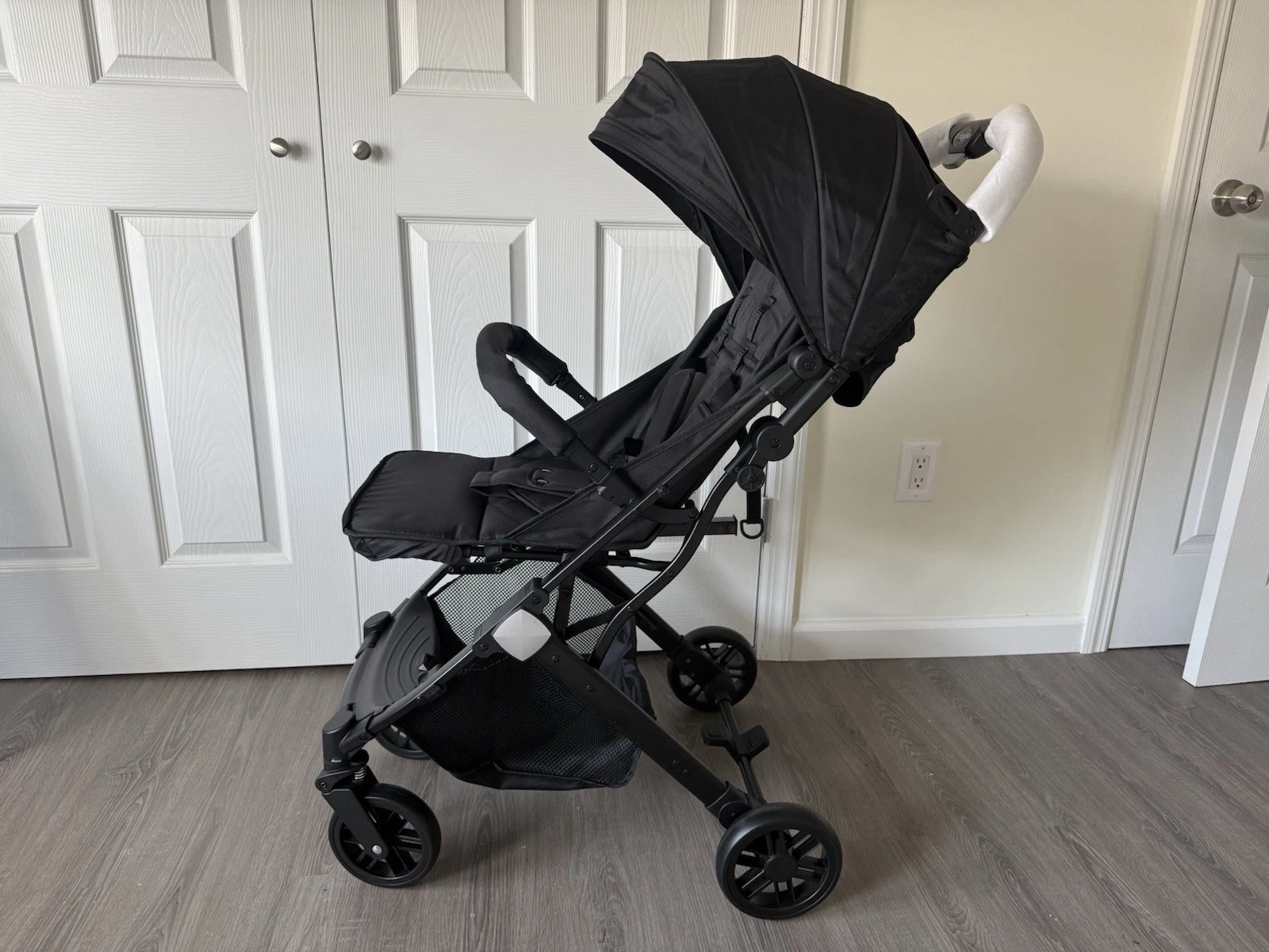 Brand New Lightweight Stroller Folding Baby Stroller - Black