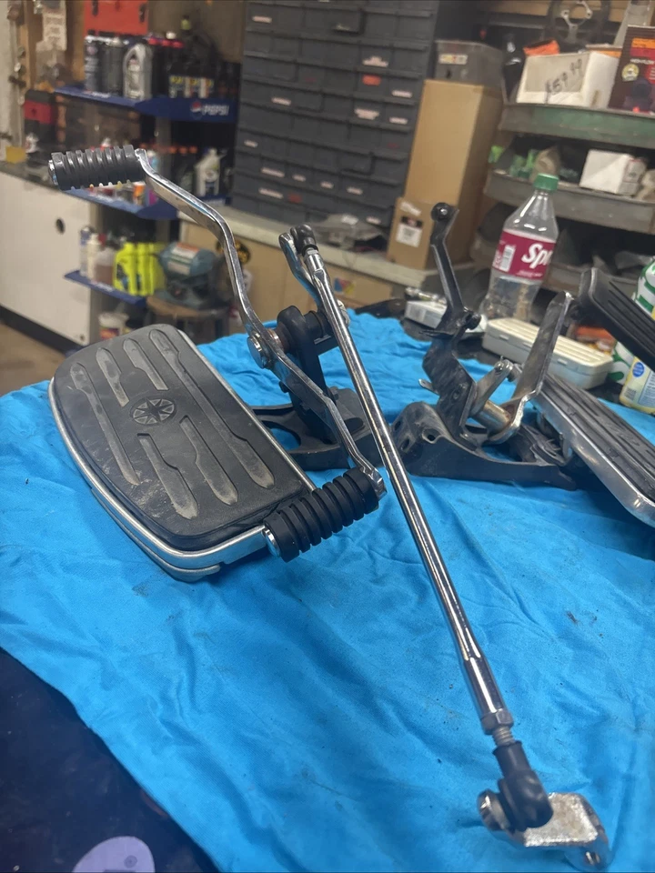 2004-2009 年雅马哈 Road Star Xv1700 午夜脚板带底座,换档制动器 — 第 3/4 张图片