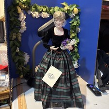 Franklin Mint Princess Diana With Stand accessories