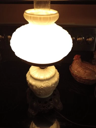 White Vintage Fenton Gone With The Wind Style Electric Lamp Milk Glass