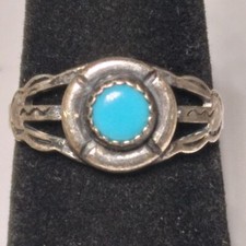 VINTAGE HANDMADE NAVAJO STERLING SILVER AND TURQUOISE RING SIZE 5 1/2