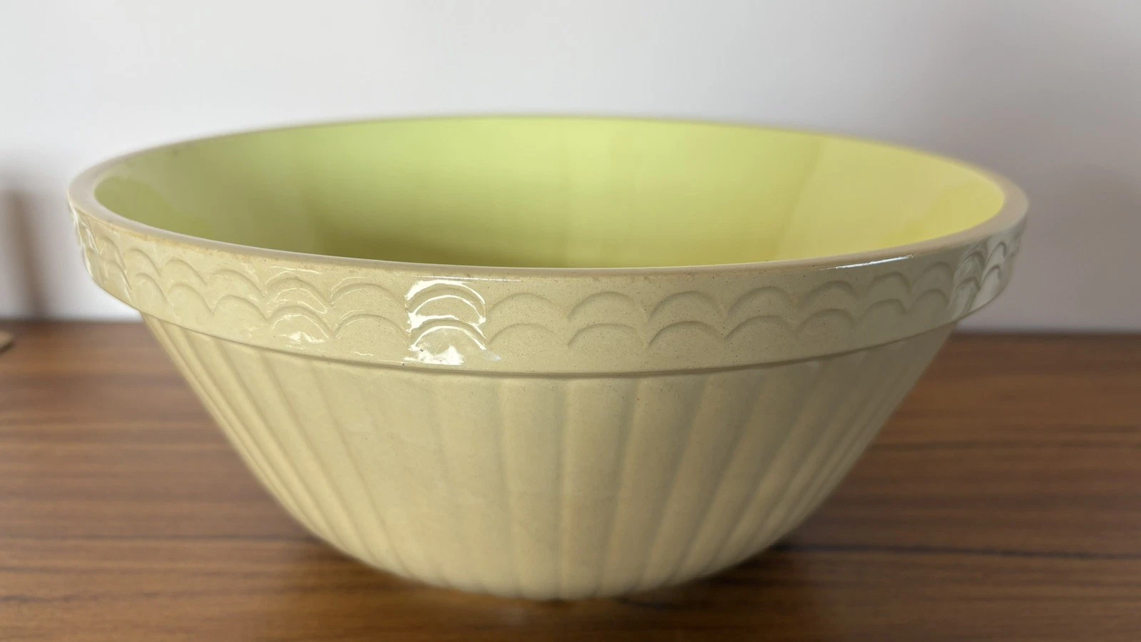 Vintage 11” Mixing Bowl Beige with yellow interior. Scalloped. Made In England
Opens in a new window
