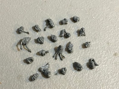 A29709 WARHAMMER 40K SPACE MARINES WOLVES BITS LOT HEADS GW GAMES WORKSHOP