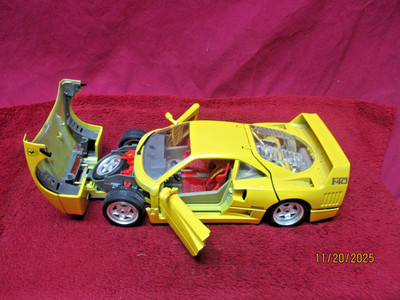 Vintage Bburago, Ferrari  F40 1987, 1/18 Scale Diecast 9 1/2''s Long