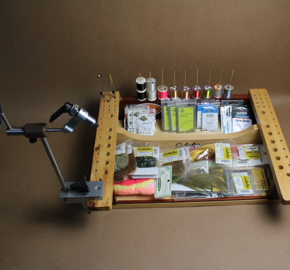 Lote muy grande de materiales y herramientas para atar moscas Foto 3 de 4