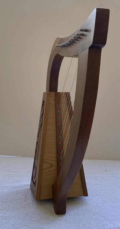 12 String Harp, Celtic Irish  Natural Solid  Wood Traditional. VG+ Condition. - Image 2 of 4