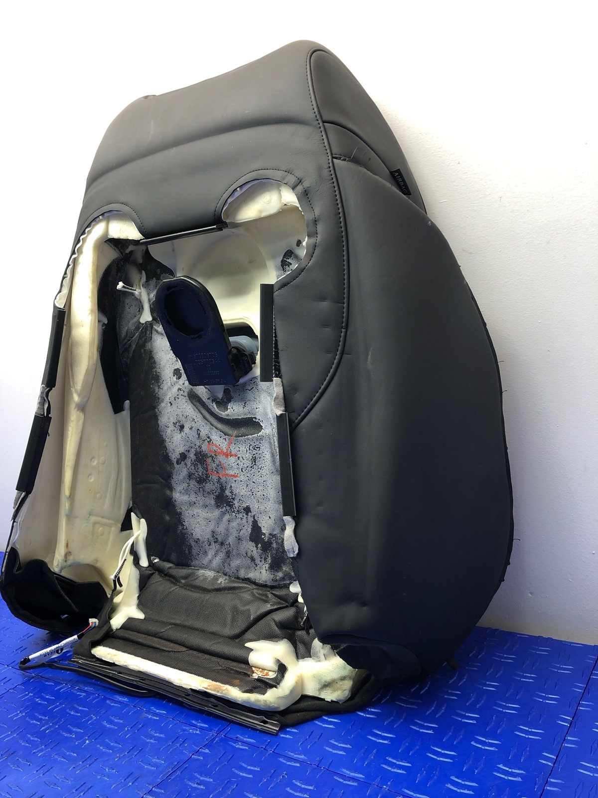 2013-2021 MASERATI QUATTROPORTE 156 FRONT RIGHT UPPER SEAT CUSHION *NEEDS REPAIR