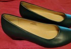 STYLISH NAVY BLUE KITTEN HEEL WOMEN'S SIZE 8 CLOSED TOE - PRE-OWNED — photo 2