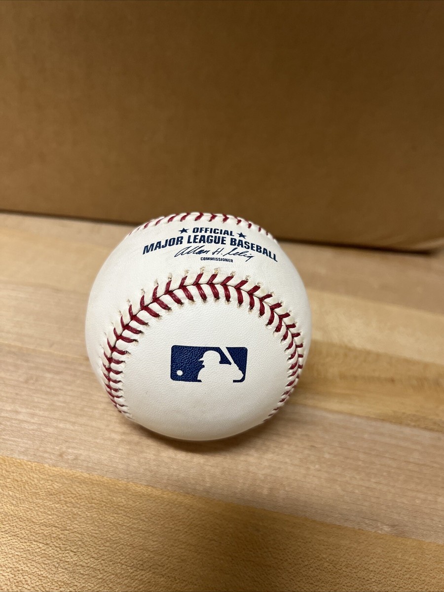Derek Lowe #23, Autographed Baseball Rawlings. LA Dodgers No COA