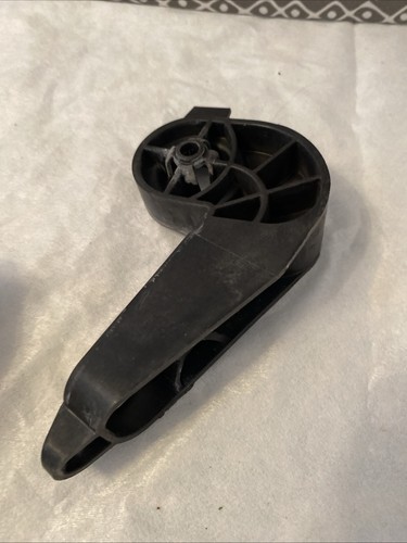 BMW Original 3 G20 Stoßstange vorne oben Rolladenhalter links 51647457051