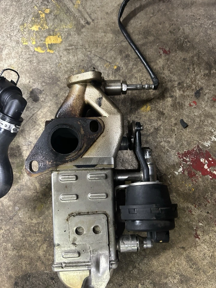 2014 - 2018 BMW X5 F15 3.0L DIESEL ENGINE EGR  New OEM - Image 4 of 4