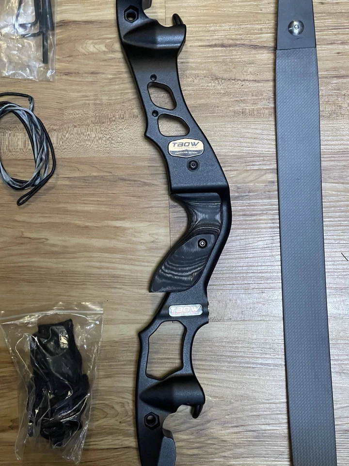 Рекурсивный лук Hoyt Satori Clone 19 дюймов для правой руки с конечностями из углеродного волокна 40 фунтов - Изображение 3 из 4