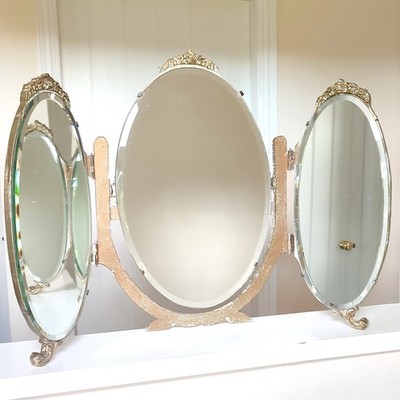 Miss Havershams romantische Ruine: Shabby Chic Gold Triptychon Dreifach Kosmetikspiegel
