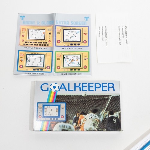 Goal Keeper Extra Screen Game Watch Clock GK 10 Boxed 1982 - Excellent Working! - Picture 3 of 13