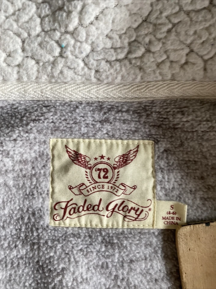 Faded Glory Junior Vest Zip Sherpa Collar S (4-6) Knit Soft Silver Warm Cozy - Image 4 of 4