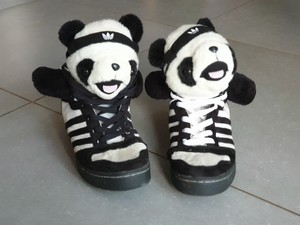 adidas panda jeremy scott