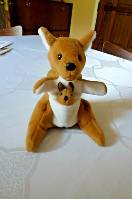 Harwil Melbourne Souvenir of Australia beanie style kangaroo with baby in pouch 