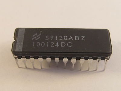 2 Stück/pcs - 100124DC NSC ECL-Logic CERDIP24 - TTL to ECL Translator
