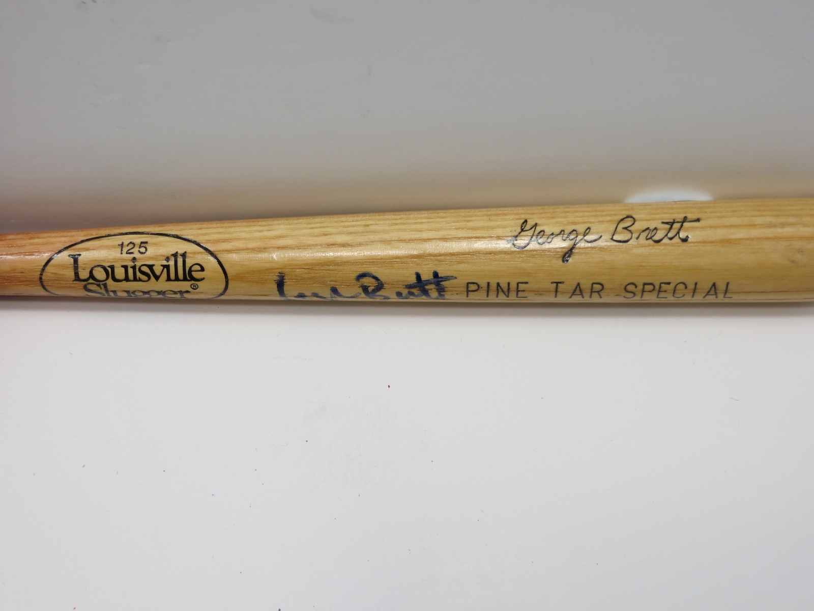 BRETT SIGNED Louisville Slugger PINE TAR SPECIAL MINI BAT KC