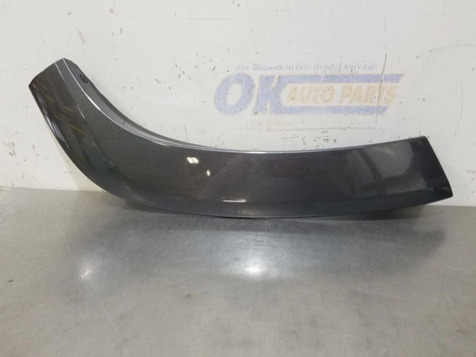 Toyota 4 Runner SR5 17 2017 puerta trasera acampanada moldeada gris conductor izquierdo Foto 3 de 4