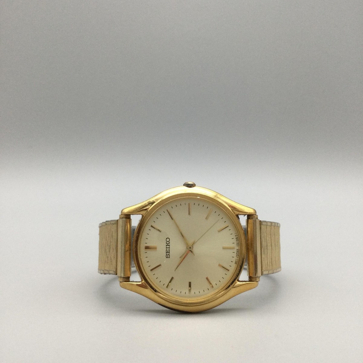Vintage Seiko Mens Watch 34mm Gold Tone Stretch Band V701-7A29 New