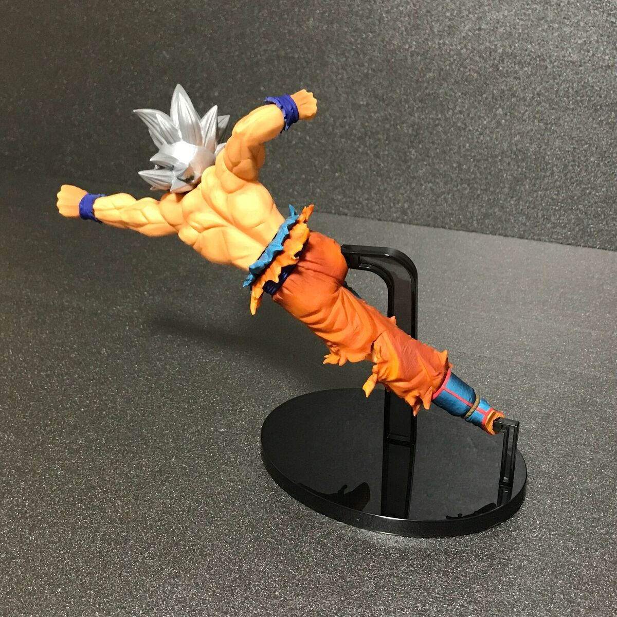 Son Goku Ultra Instinct - BWFC Special - figurine 81024P Dragon Ball  Banpresto