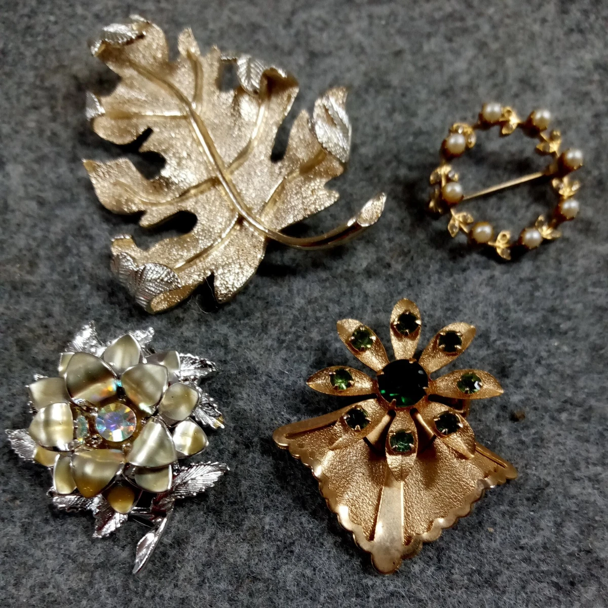 Estate jewelry brooches deals