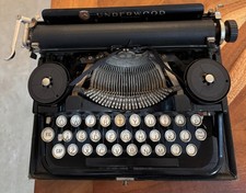 Vintage Underwood Standard Portable Typewriter (Early 3‑Bank Model, 1920–1922) — thumbnail