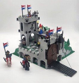 Vintage 1990 LEGO King's Mountain Fortress Set 6081- Complete with 8 minifigs
