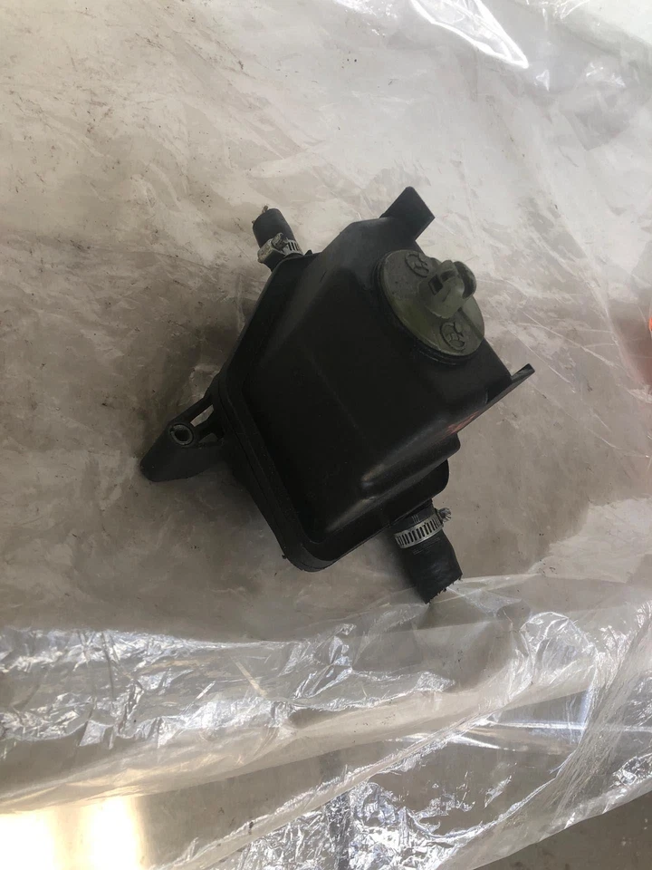 2002 VOLKSWAGEN GOLF GTI Power Steering Pump Oil Reservoir Tank ZSB1J0422371B - Image 4 of 4