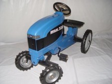 New Holland Tc33d Boomer Wide Front Pedal Tractor Nib (1999)! New Old Stock!
