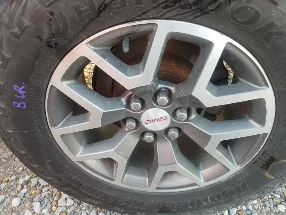 17 2017 GMC CANYON ALL TERRAIN 17X8 WHEEL 6 SPOKES GRAY AND MACHINED SEE IMAGES - Image 2 of 4