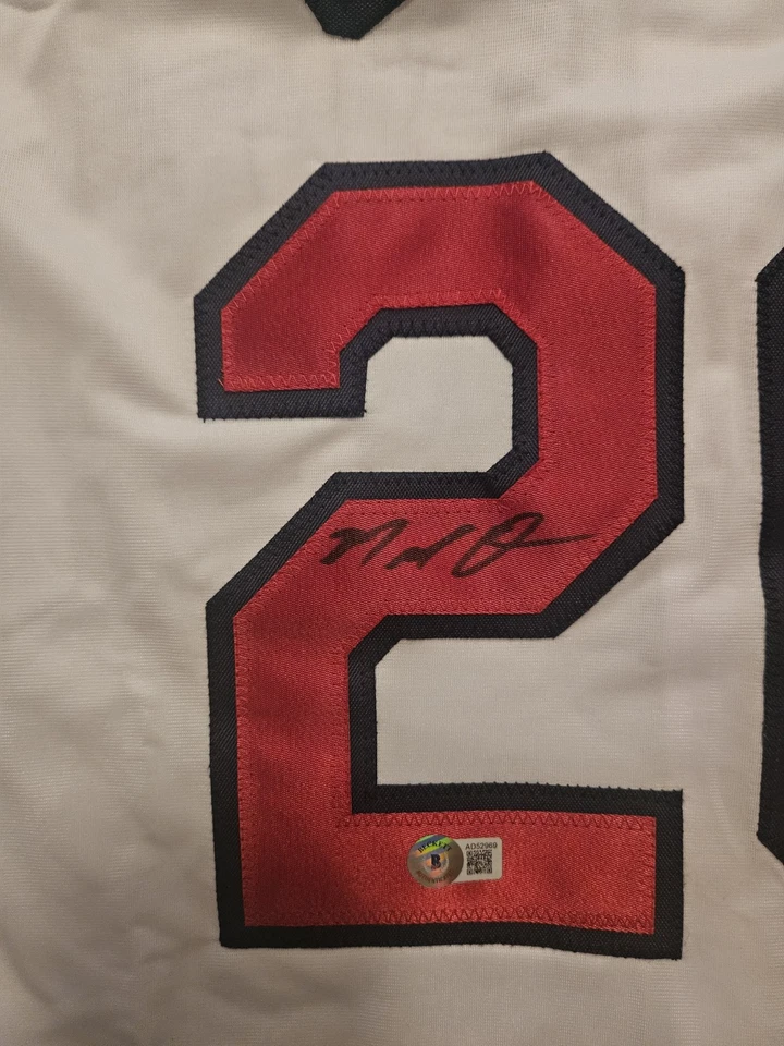 Camiseta de béisbol blanca autografiada/firmada de Marcell Ozuna Atlanta Beckett certificado de autenticidad BAS Foto 2 de 3