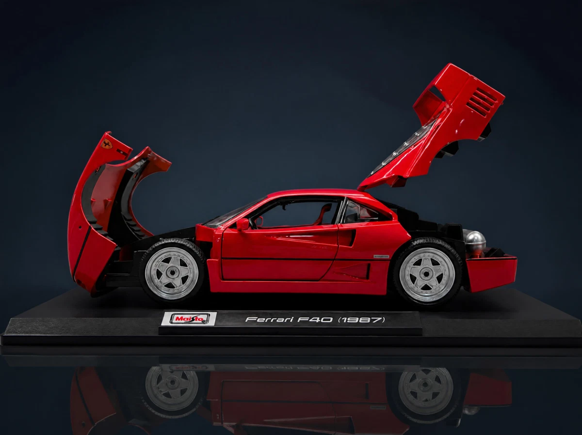 Ferrari F40 Red, NEW IN BOX Maisto 1:18 Scale Model Car