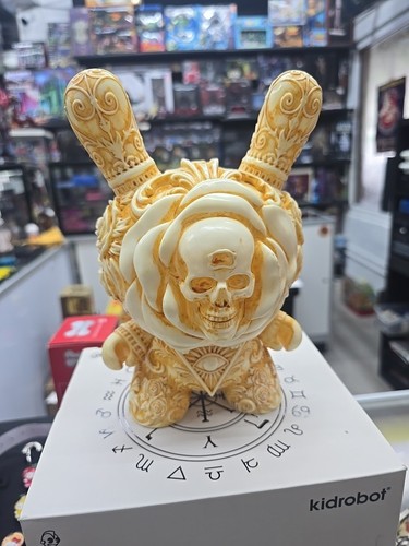 KIDROBOT 8" + 3" DUNNY ARCANE DIVINATION BONE IVORY CLAIRVOYANT FAD J*YRU - Picture 3 of 3