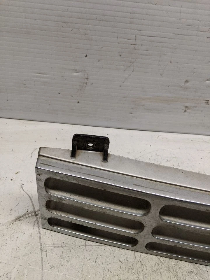 Grille Supreme Fits 92-97 CUTLASS 17408 - Изображение 3 из 4