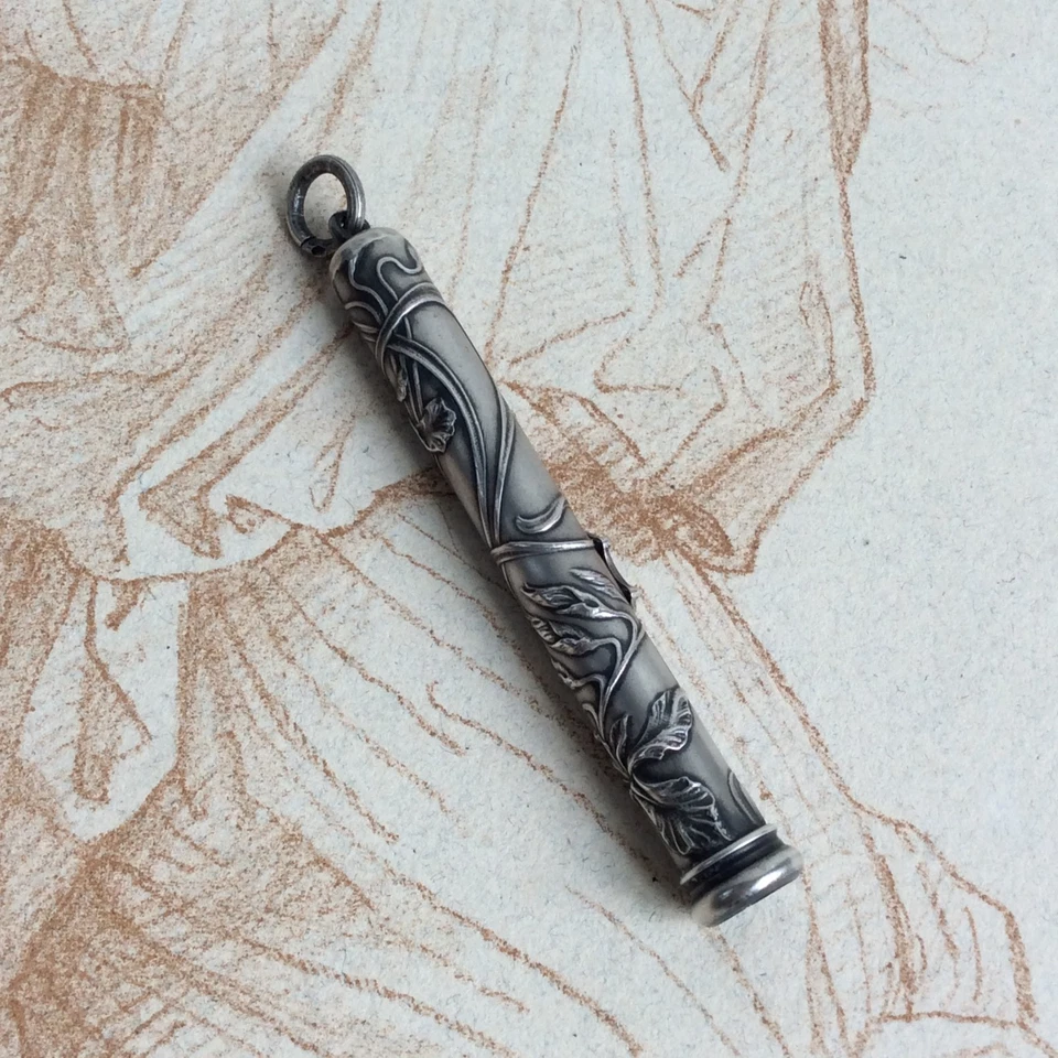 Ancien Porte Crayon Décor d'IRIS Argent Epoque 1900 Art Nouveau - Photo 2/4