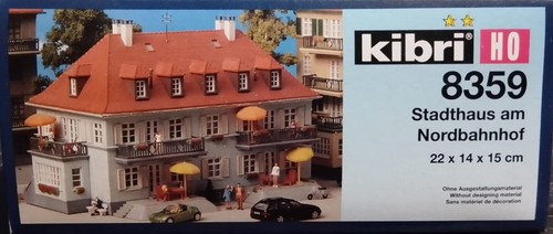 KIBRI 8359 Kit Edificio a schiera di 3 piani alla stazione Nord - scala H0 | Zustand: Nuovo