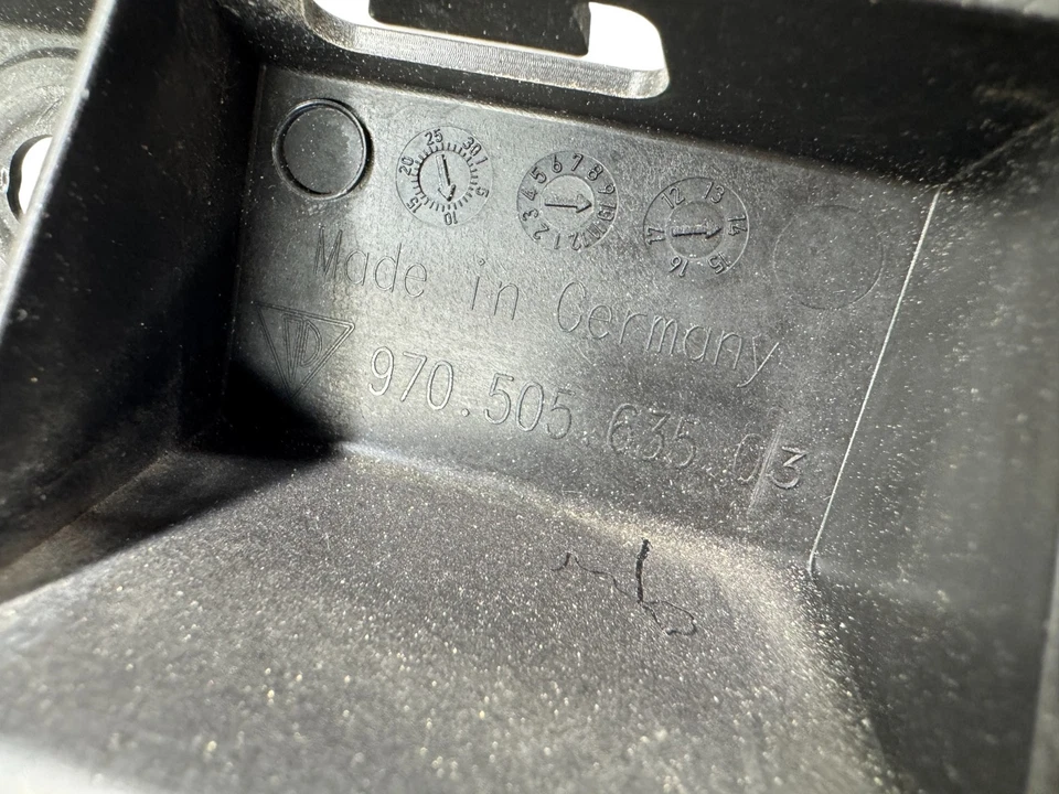 Soporte de montaje de parachoques trasero izquierdo genuino OEM 97050563503 2014-2016 Porsche Panamera Foto 3 de 3