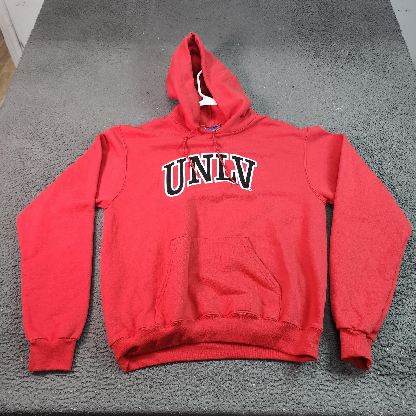UNLV Rebels Sweatshirt Hoodie Mens Medium Red NCAA College Champion Pullover