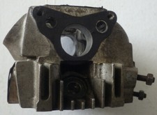 Honda DAX ST 70 6V 1976 culasse, (taraudage bougie à reprendre).