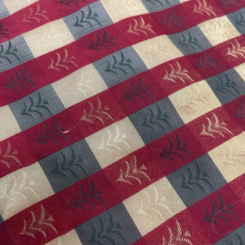 Christmas Tree Skirt Gold Green and Red Velvet Border 52 Inch - Picture 6 of 12