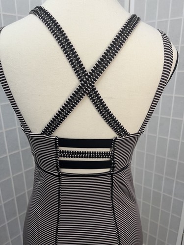 Lululemon Happy Strappy Tank nero a righe bacca di visone 6 - Foto 13 di 22