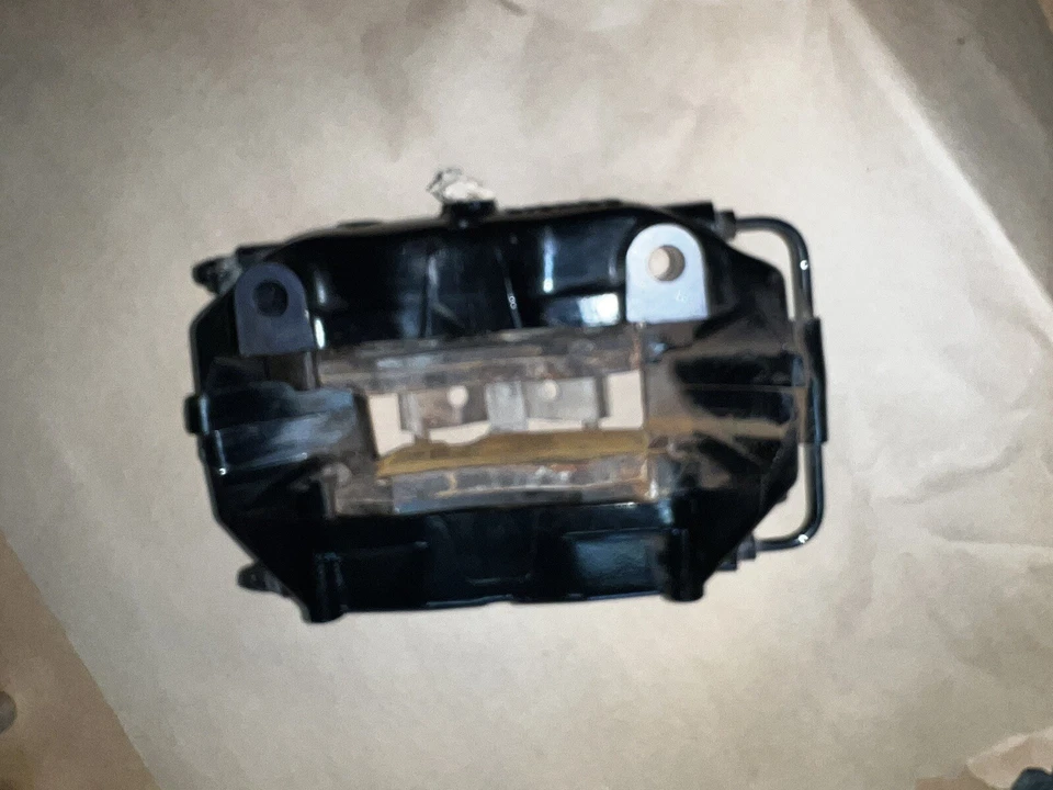 Pinça Ferrari 360 F430 traseira esquerda 165862 Brembo 3500 milhas OEM preta brilhante - Imagem 3 de 4